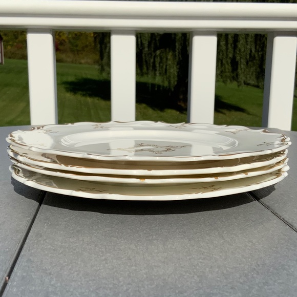 Vintage SET OF 4 Royal Doulton Monteigne 8 Inch Luncheon Plates - EXCEPTIONAL! - Picture 3 of 5